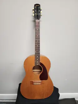1968 GIBSON LG-0  WITH HARD CASE