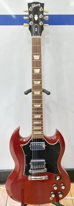 881574