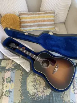 GIBSON ACOUSTIC GUITAR AJ PRO