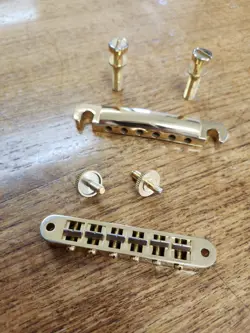GIBSON USA VEGAS HIGH ROLLER TUNE O MATIC BRIDGE TAILPIECE AND STUDS GOLD API 