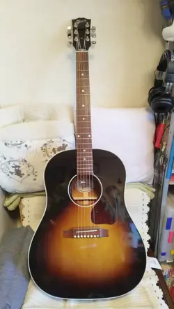 ACOSUTIC GUITAR GIBSON J-45 STANDARD 2024 MODEL SUNBURST GOOD CONDITION