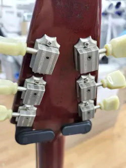 67 ELECTRIC GUITAR