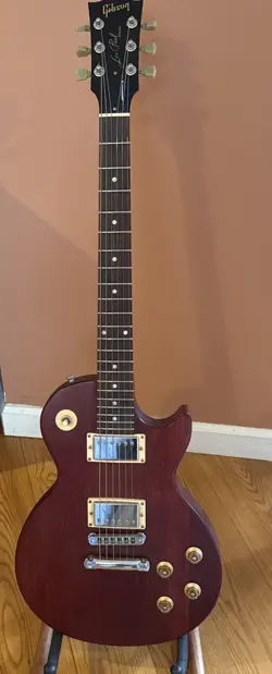 2002 GIBSON LES PAUL SPECIAL,  CHERRY, ACCESSORIES.