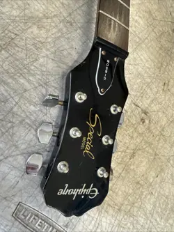 SPECIAL MODEL GUITAR