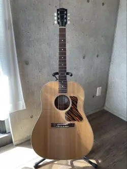 GIBSON ACOUSTIC J35 / ACOUSTIC GUITAR W/ ORIIGNAL HC MADE IN USA