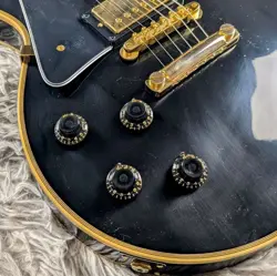 EBONY LEFTY