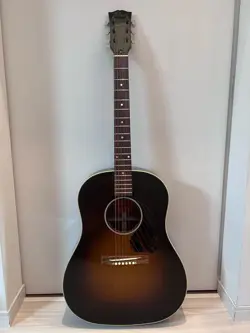 ACOUSTIC GUITAR GIBSON CUSTOM SHOP 1942 J-45 BANNER SUNBURST LIMITED VOS