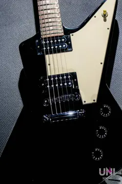 GIBSON EXPLORER 76 ELECTRIC GUITAR 2004 MODEL USED