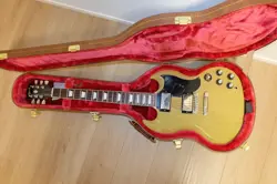GIBSON SG ELECTRIC GUITAR WITH HARD CASE NO.MG915