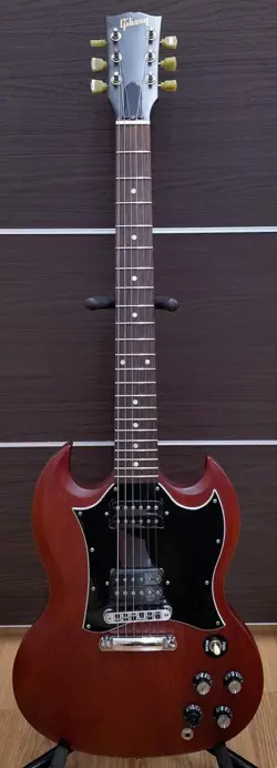GIBSON USA SG ELECTRIC GUITAR - CLASSIC DESIGN - NEW/USED CONDITION
