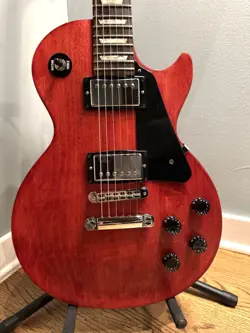 GIBSON LES PAUL STUDIO SATIN CHERRY (NEAR MINT)