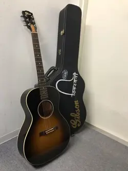 ACOUSTIC GUITAR GIBSON BLUES KING SUNBURST USA 00186002 & HARD CASE SOLD AS IS