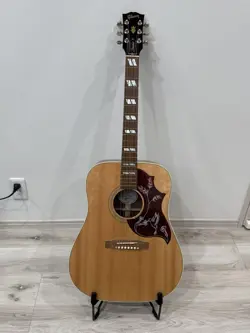 GIBSON HUMMINGBIRD WITH CASE NO.MG2266