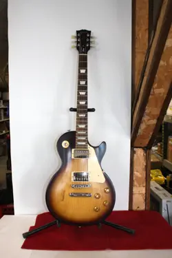 GIBSON LES PAUL TRIBUTE 2022 - SATIN TOBACCO BURST WITH PADDED GIG BAG