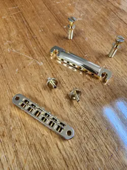 GIBSON USA TUNE O MATIC BRIDGE TAILPIECE AND STUDS GOLD API 