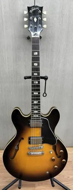 GIBSON SEMI-ACOUSTIC GUITAR SUNBURST ES-335TD ELECTRIC GUITAR W/HARD CASE USED