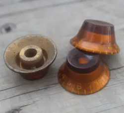 AMBER KNOBS