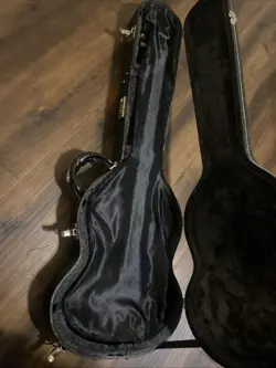 GIBSON ELECTRIC GUITAR USED