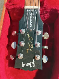 GUITAR GREEN