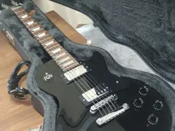 ELECTRIC GUITAR GIBSON LES PAUL STUDIO BLACK WITH CASE GOOD CONDITION