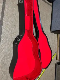 VINTAGE RED LINE GIBSON ACOUSTIC GUITAR CHIPBOARD CASE