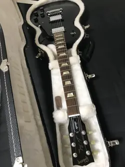 GUITAR VINTAGE 2018