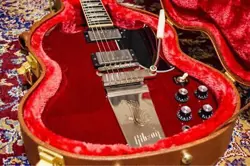 GIBSON SG ELECTRIC GUITAR RED WITH HARD CASE