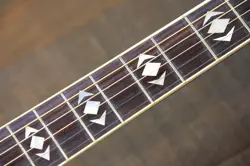 ACOUSTIC JUMBO GUITAR