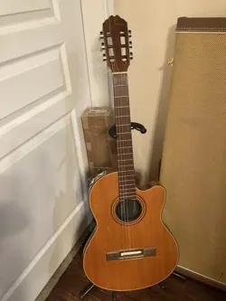 GUITAR. ELECTRONICS DON’T