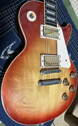 GIBSON LES PAUL CLASSIC 2017 CHERRY SUNBURST ELECTRIC GUITAR USED FROM JAPAN