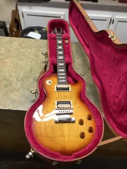 2015 GIBSON LES PAUL STUDIO GUITAR W/ HARD CASE
