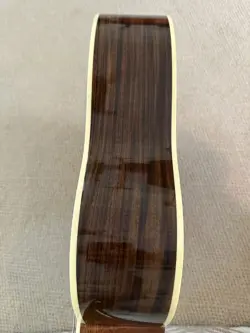 ACOUSTIC GUITAR-