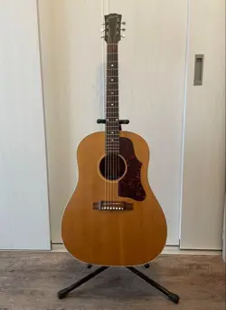 GIBSON J-50 ACOUSTIC GUITAR - 2004 MODEL, CLASSIC TONE AND CRAFTSMANSHIP