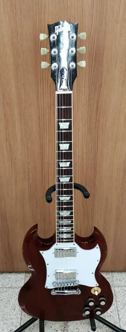 GIBSON SG STANDARD ELECTRIC GUITAR WITH HARD CASE - USED, SCRATCHES & DINGS