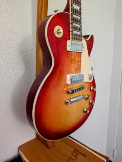 GIBSON LES PAUL DELUXE 70'S ELECTRIC GUITAR - CHERRY SUNBURST