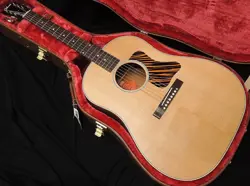 ELECTRIC ACOUSTIC GUITAR GIBSON J-35 ANTIQUE NATURAL WITH HARD CASE