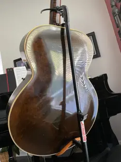 ARCHTOP JAZZ GUITAR