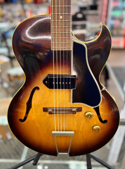1957 GIBSON ES-225T SUNBURST HOLLOW BODY VINTAGE ELECTRIC GUITAR W ORIGINAL CASE