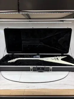 GIBSON SNOW FALCON FLYING V GUITAR 2018