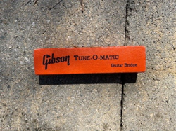 GIBSON TUNE-O-MATIC
