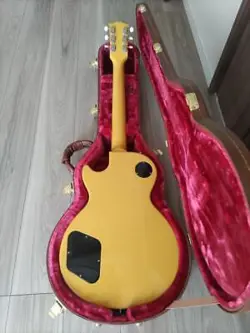 MODEL TV YELLOW