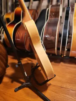 BY GIBSON ES