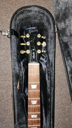 GIBSON LES PAUL STUDIO CUSTOM - WINE RED W/GOLD HARDWARE