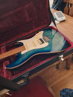 GUITAR CASE FOR