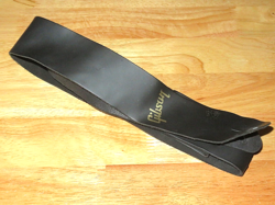 GIBSON USA BLACK LEATHER GUITAR STRAP