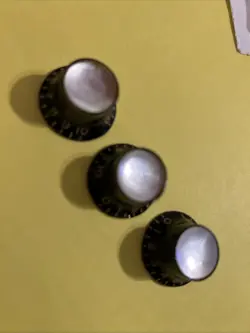 3 VINTAGE 1960'S GIBSON BLACK REFLECTOR TOP HAT KNOBS 1958 KORINA FLYING V READ