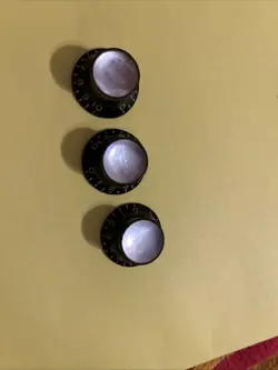 BLACK REFLECTOR
