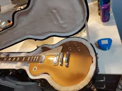GIBSON LES PAUL DELUXE 2011 GOLD TOP