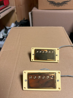 GIBSON USA PICKUP SET GOLD COVERS