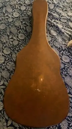 LATE 1950S GIBSON ACOUSTIC/ARCHTOP GUITAR CASE, BROWN, BADGE, VG+ CONDITION